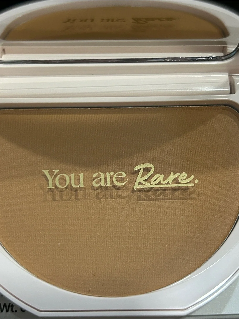 Rare Beauty True to Myself Tinted Pressed Finishing Powder – Almond – 8g / 0.28